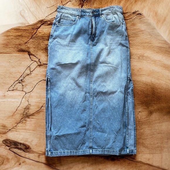 Rebecca Minkoff Dresses & Skirts - Rebecca Minkoff Side slit denim skirt Size 4